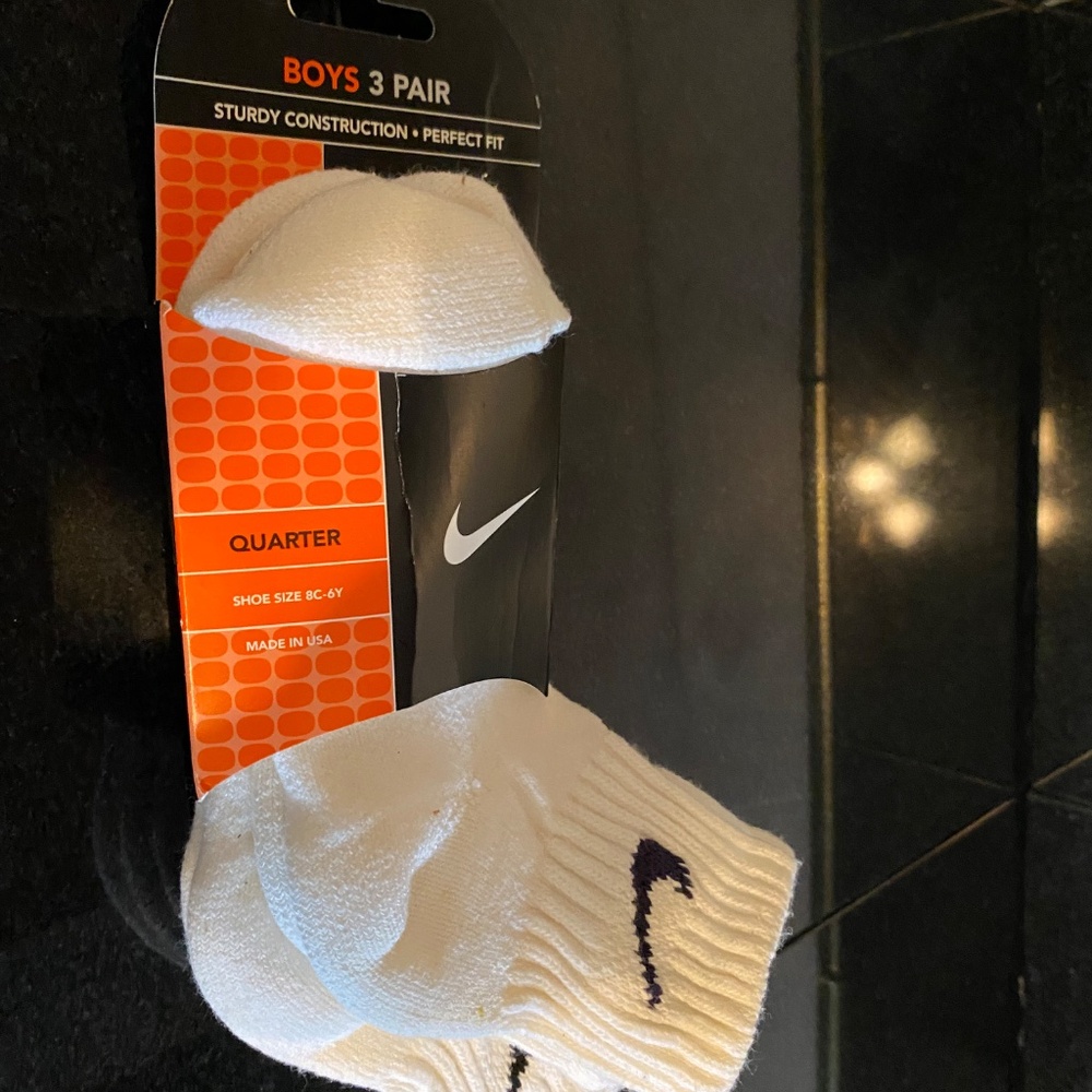 NIKE - Picture 4 of 9